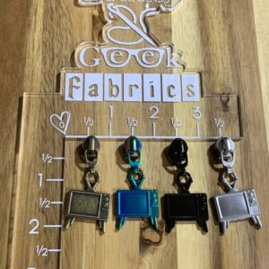 Old TV Zipper Pull #5